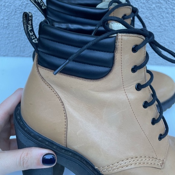 RARE Dr. Martens Tan Persephone 6 Eye Heeled Ankle Boots - Picture 13 of 13